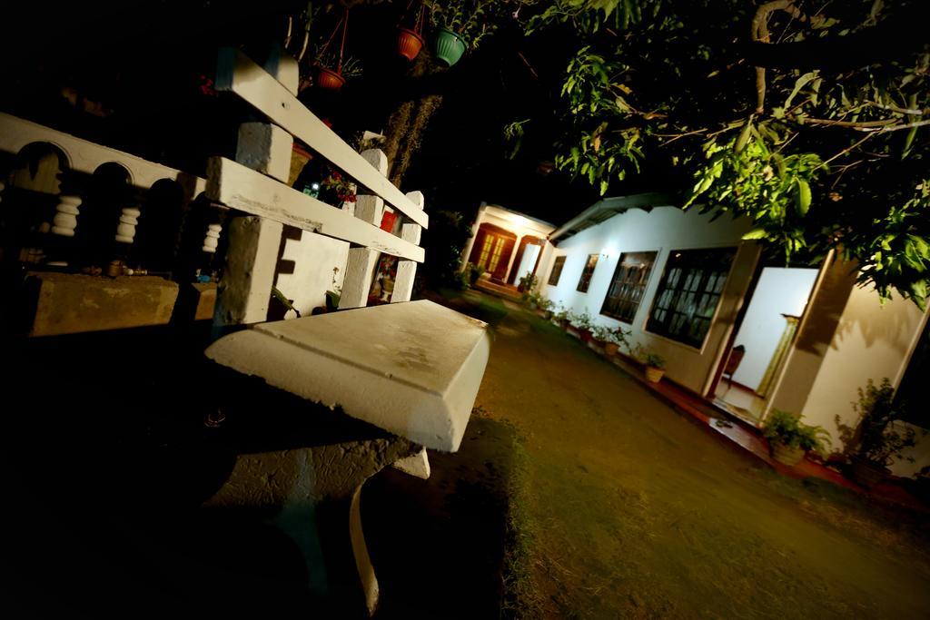 Travellers Home Kandy Bagian luar foto