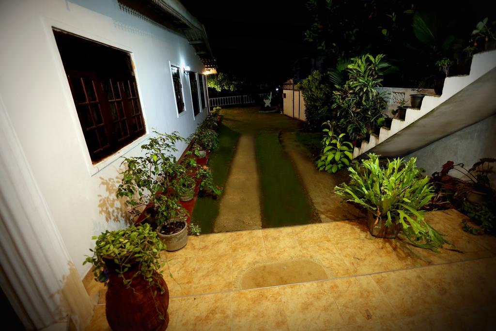 Travellers Home Kandy Bagian luar foto
