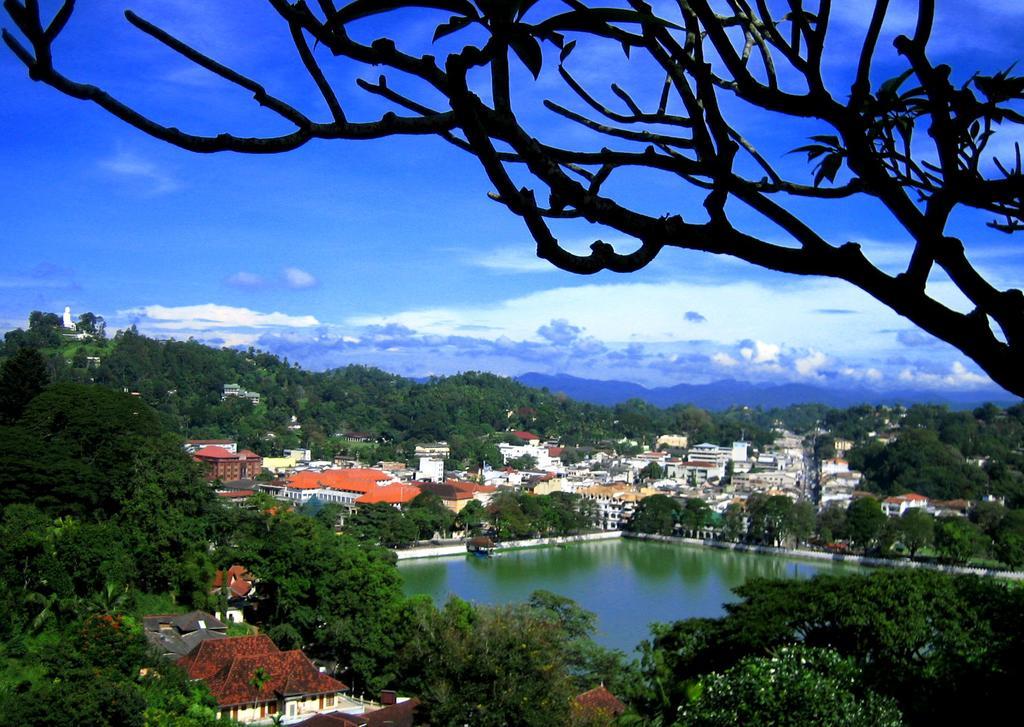 Travellers Home Kandy Bagian luar foto